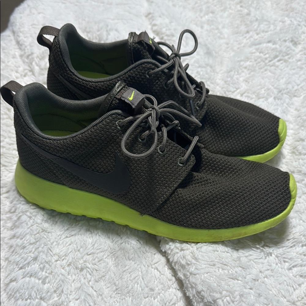 Nike roshe run m7/w8-8.5